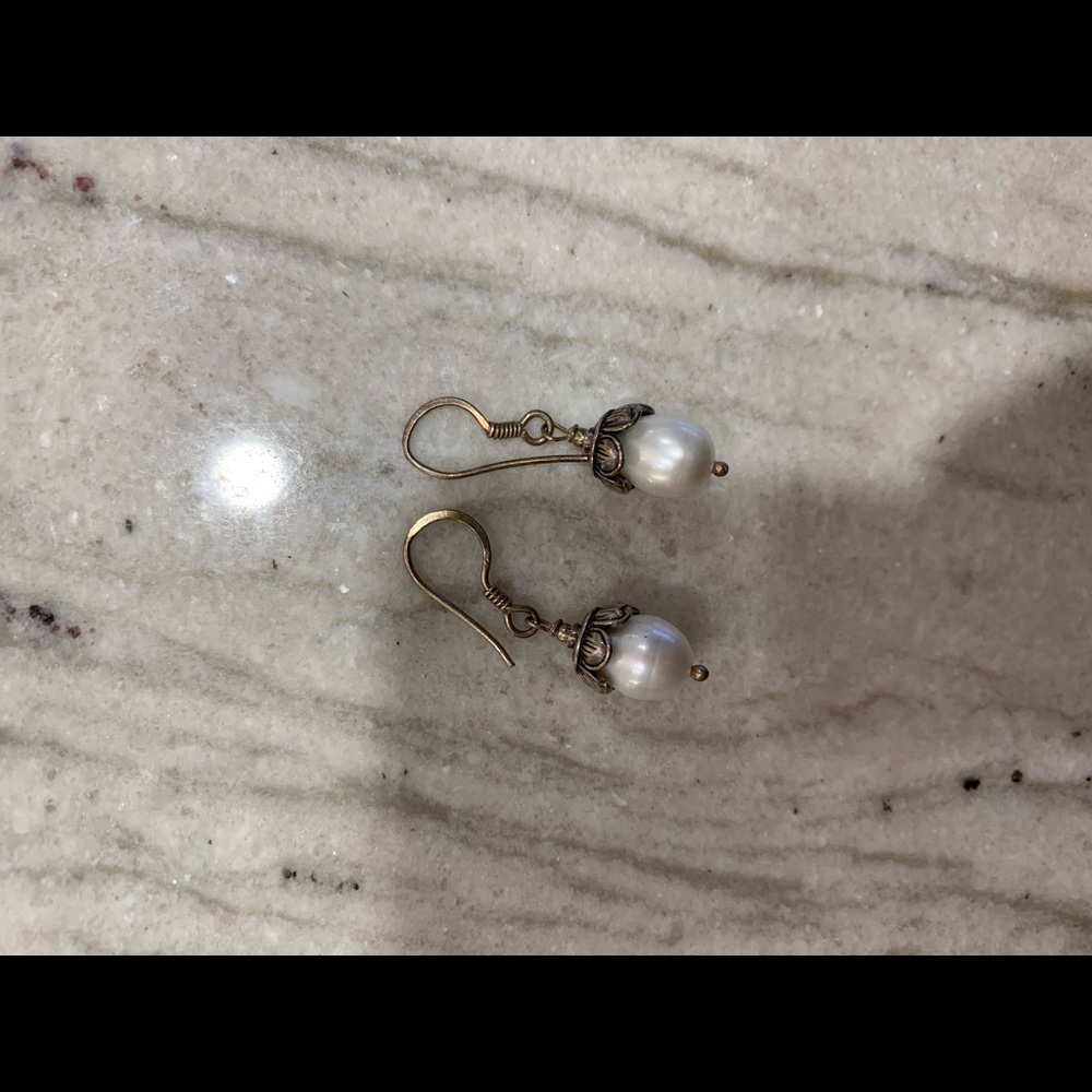 Pearl drop earrings